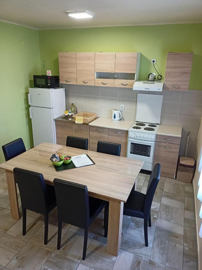 Apartman Fiva Apartment Pacir Exterior foto
