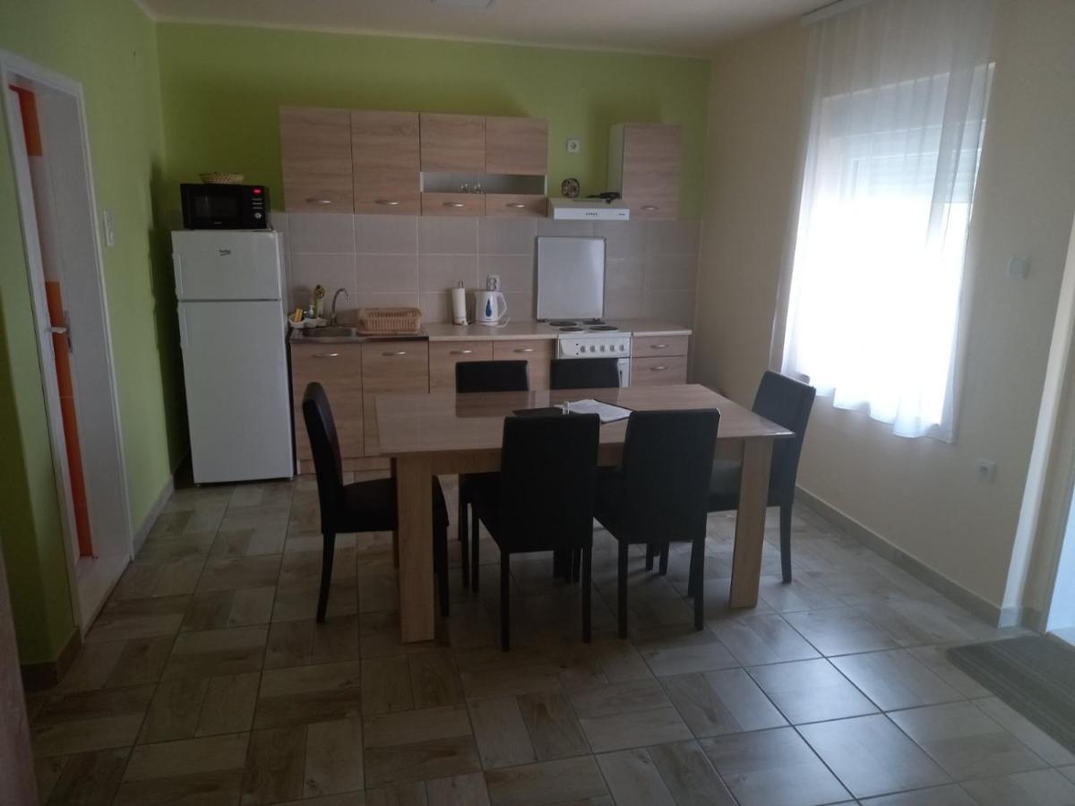 Apartman Fiva Apartment Pacir Exterior foto